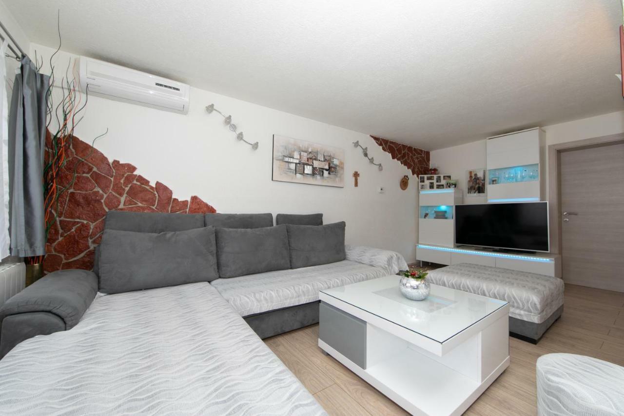 David I Rino Apartment Brela Bagian luar foto